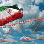 دانلود بک گراند موشن گرافیک پرچم ایران در حال اهتزاز با زمینه آسمان آبی و حرکت ابرها