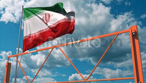 دانلود بک گراند موشن گرافیک پرچم ایران در حال اهتزاز با زمینه آسمان آبی و حرکت ابرها