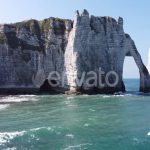 دانلود فوتیج ویدیویی صخره و امواج دریا