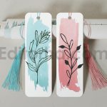 دانلود موکاپ بوک مارک، نشانک کتاب منگوله‌دار Cardboard Bookmark with Tassel Mockup