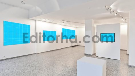 موکاپ گالری هنری دیواری1