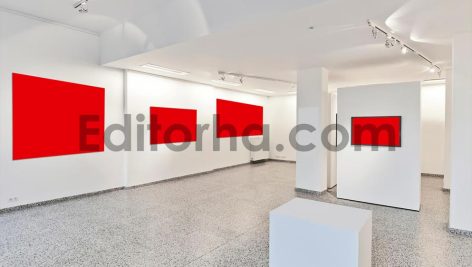 موکاپ گالری هنری دیواری3