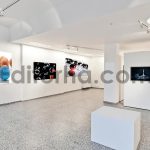 موکاپ گالری هنری دیواری2
