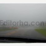 فوتیج نمایی از بارش شدید باران و حرکت سریع برف پاک کن ماشین