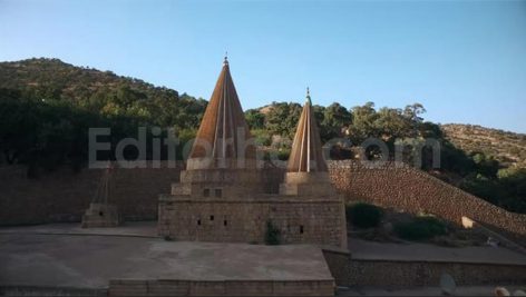 فوتیج روز بارانی در لالیش، کردستان عراق، مشرف به مناره های معبد ایزدی
