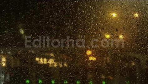 فوتیج قطرات باران روی پنجره