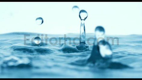 فوتیج حرکت آهسته قطرات باران روی دریا